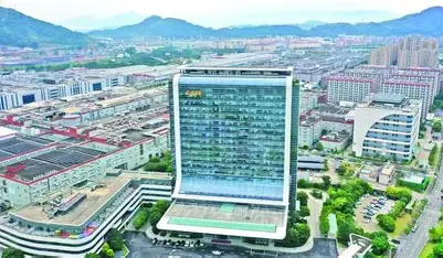 World’s Biggest EV Battery Maker Seeks Blockbuster Listing in Hong Kong
