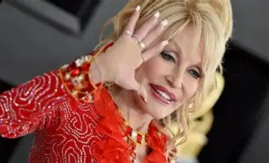 Dolly Parton Musical Halted Over 'Homophobic Abuse'