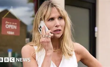 Amandaland the mother of all comedies, say critics