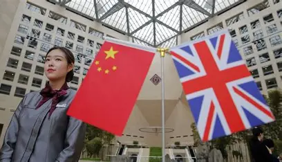 China's Ex-UK Ambassador Clashes with 'AI Godfather' on Panel
