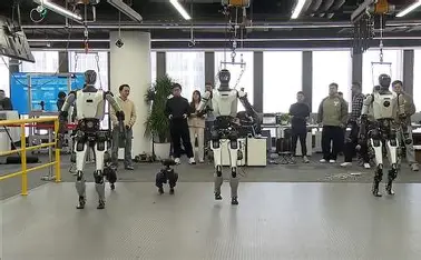 China Unveils World’s First Humanoid Robot Retail Store